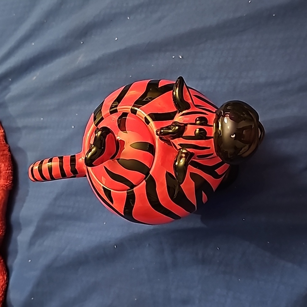 Burton & Burton Red & Black Zebra Novelty Ceramic Teapot FiB#613277